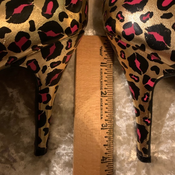 Unique gold cheetah print pumps! ๐๐๐ - Picture 7 of 7